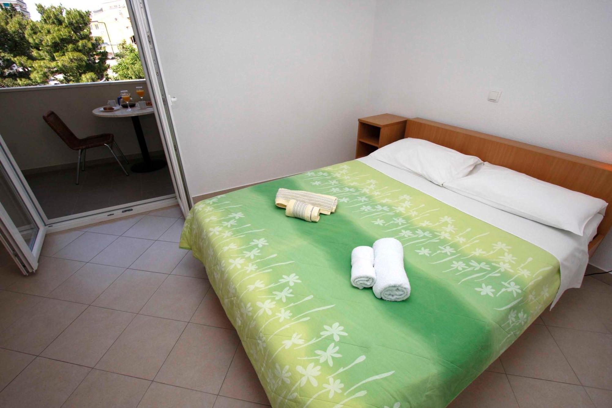 Apartmani Neva Макарска Экстерьер фото