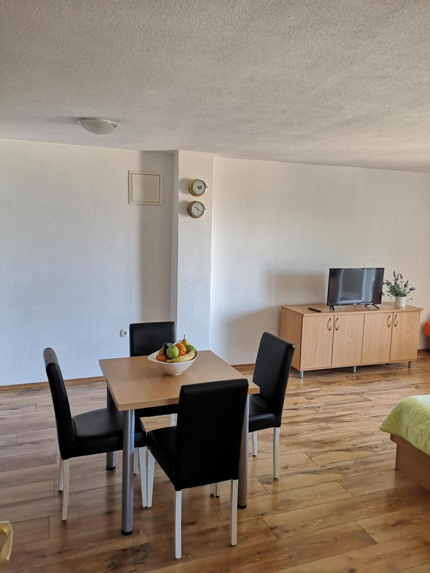 Apartmani Neva Макарска Экстерьер фото